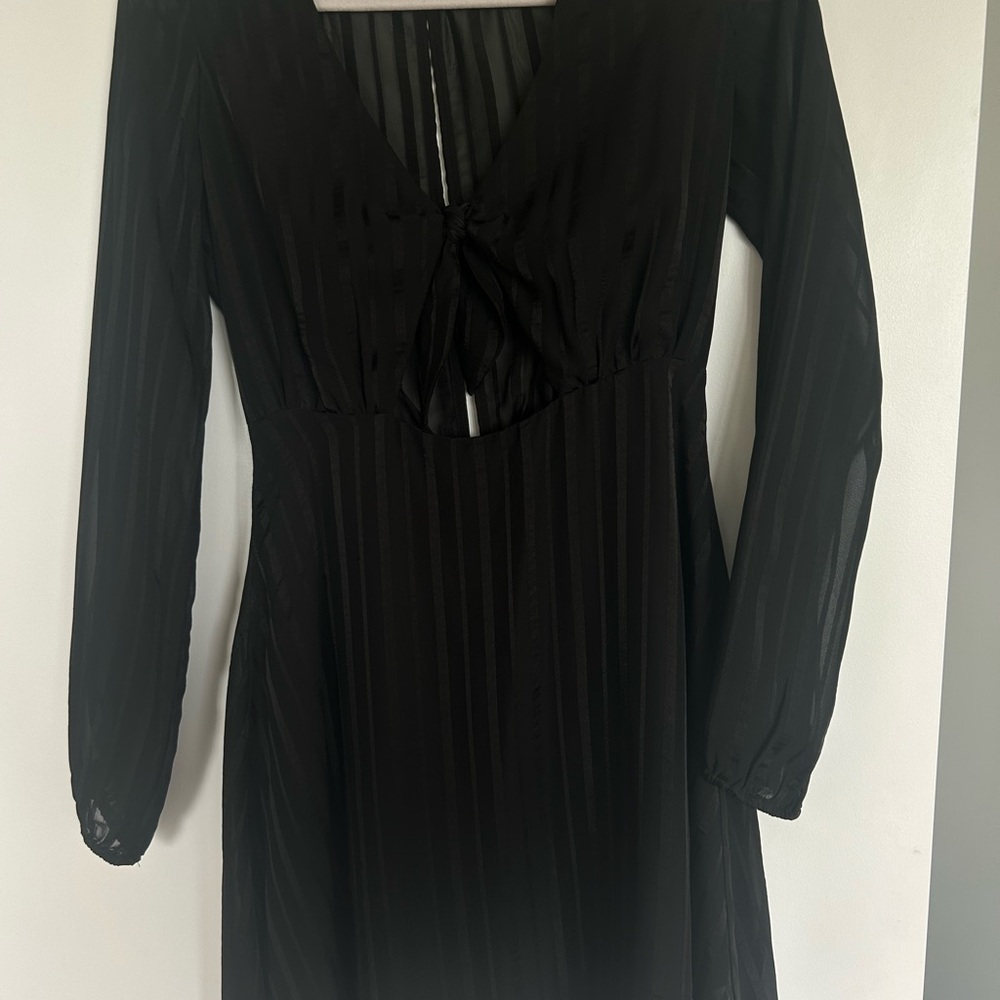 Storia Black Plunge Neck (middle tie) Sleeve Sundress